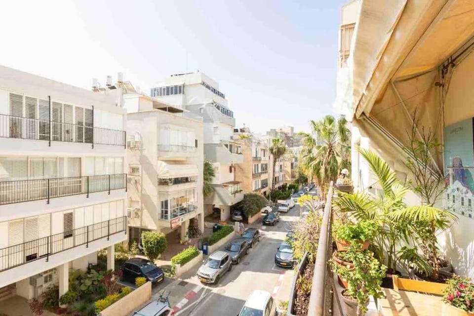 Neighbourhood, Street view, Location