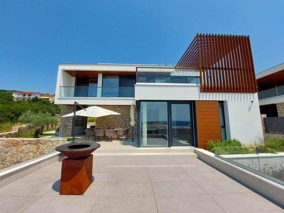 Facade/entrance, Balcony/Terrace