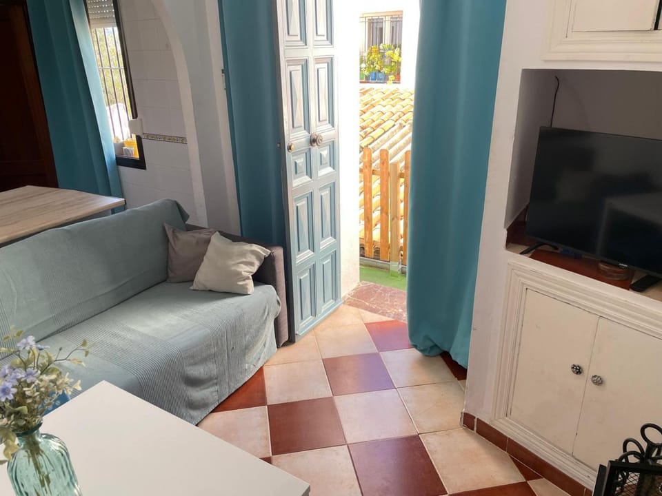 Communal lounge/ TV room, TV and multimedia, Living room, Seating area, Evening entertainment