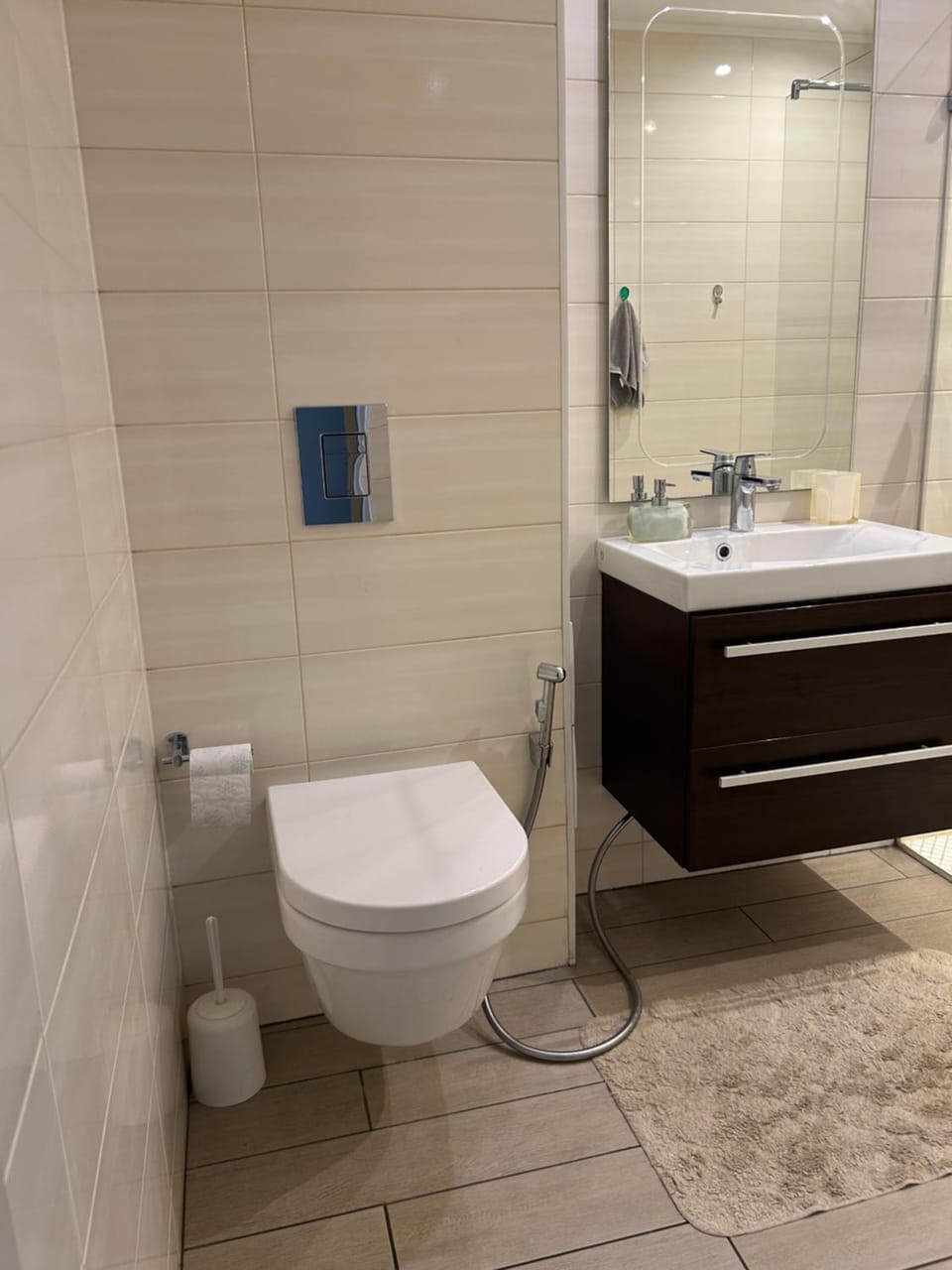 Toilet, bidet