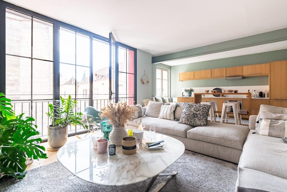 LE BOSTON - Hypercentre - 150 M 2- 7 Guest Apartment in Dijon
