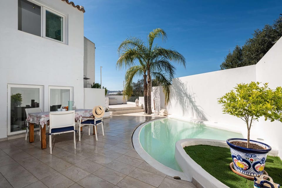 Patio, Balcony/Terrace, Balcony/Terrace, Swimming pool, Swimming pool