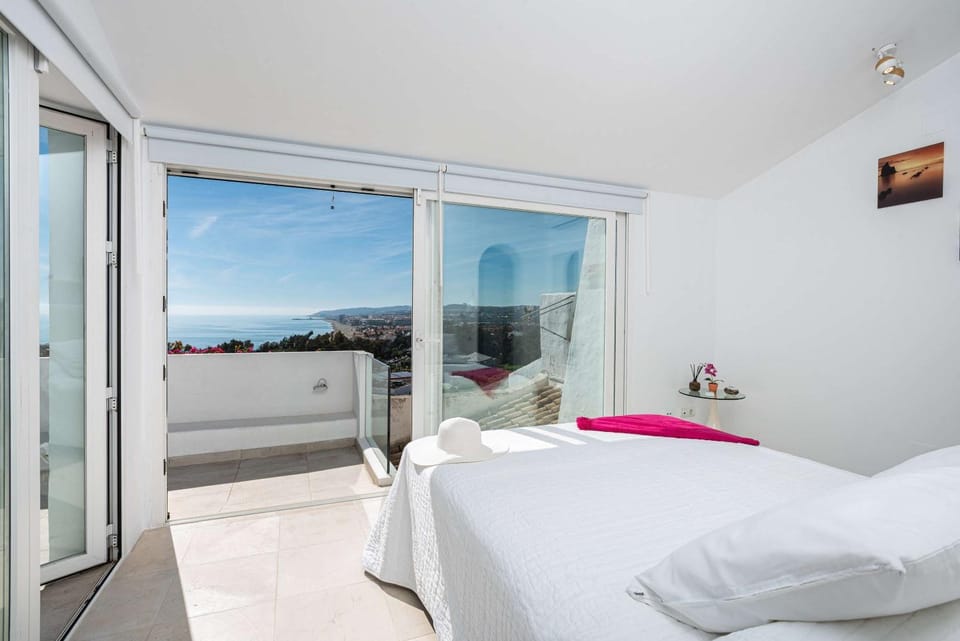 Bed, Photo of the whole room, Bedroom, Sea view