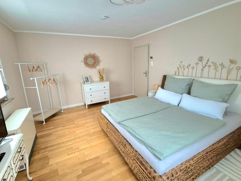 Bedroom, wardrobe