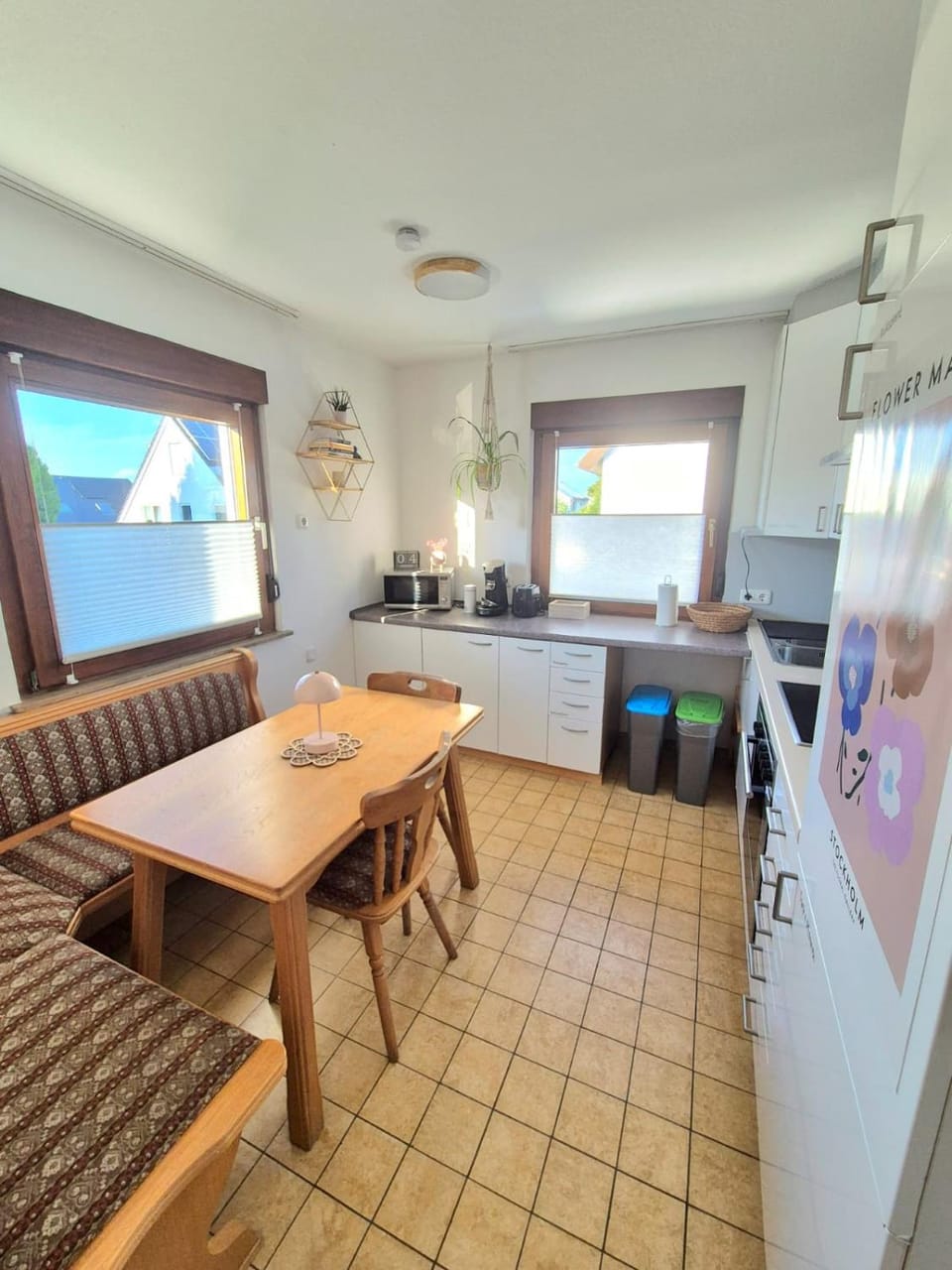 Coffee/tea facilities, Kitchen or kitchenette, microwave, stove, toaster, kitchen