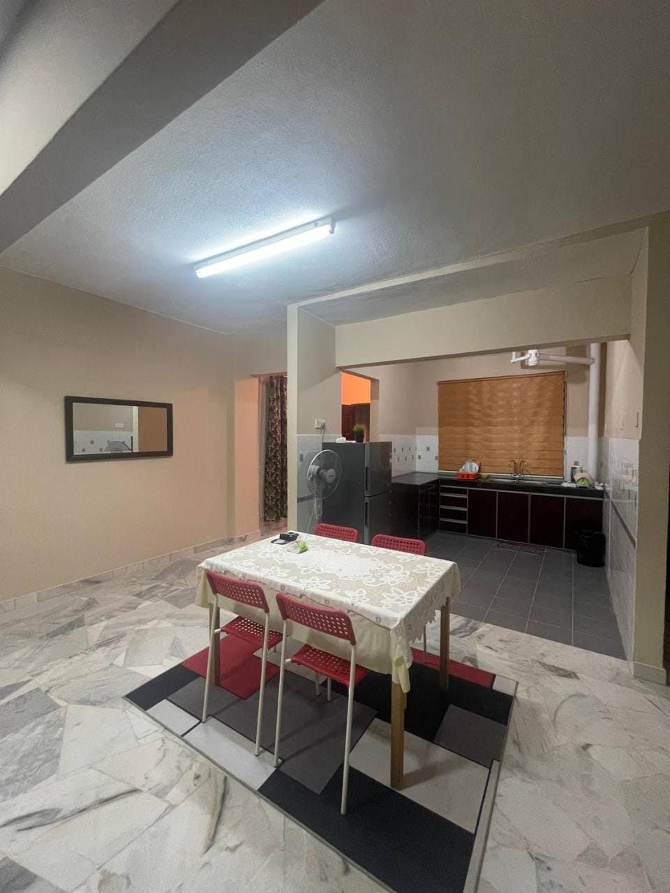 Kitchen or kitchenette, Dining area