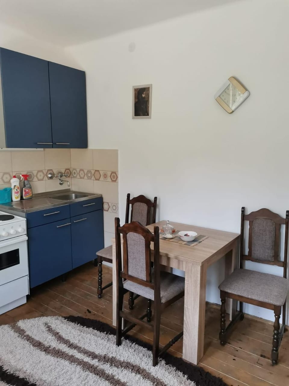 Dining area, pet friendly