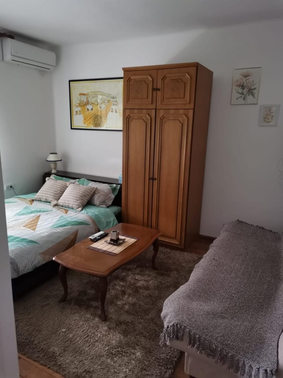 Bed, Photo of the whole room, Bedroom, air conditioner