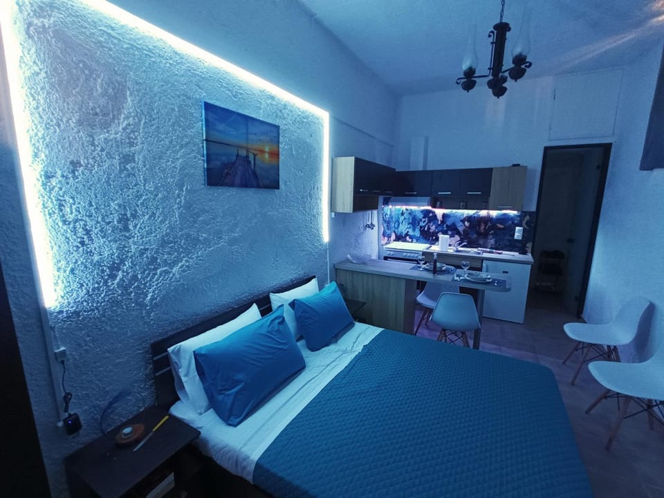 Bed, Kitchen or kitchenette, Bedroom