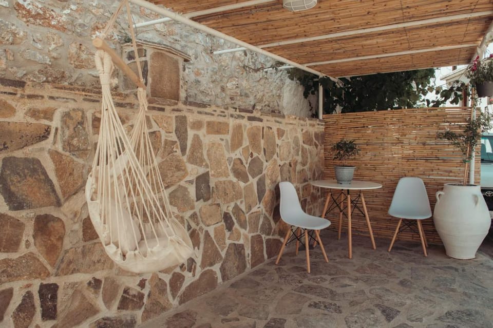 Patio, Day, Seating area