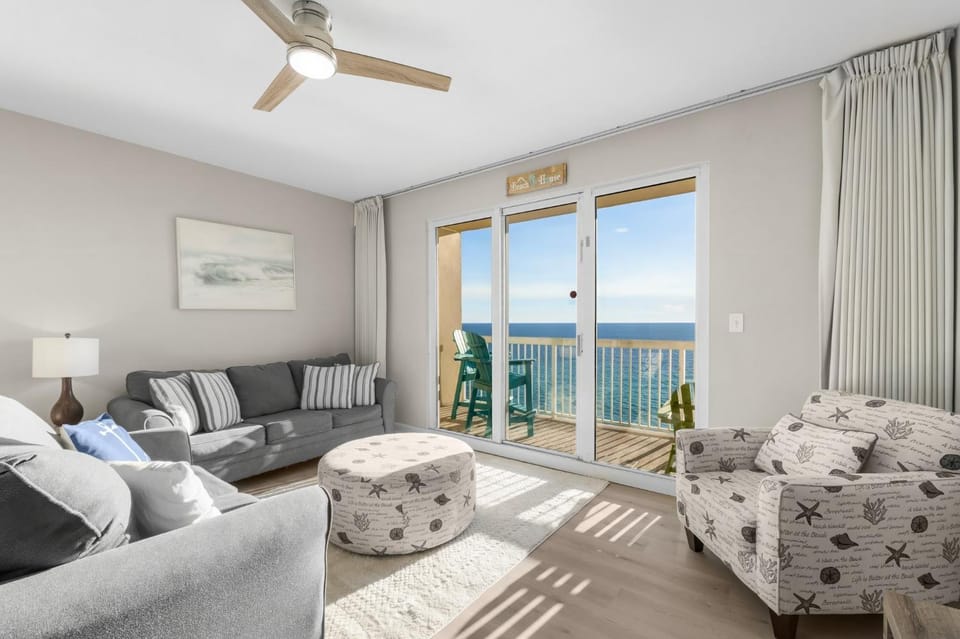 TV and multimedia, View (from property/room), Balcony/Terrace, Living room, Photo of the whole room, Seating area, Sea view