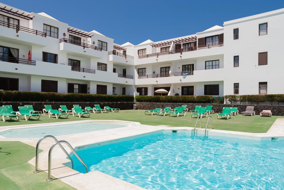 Property building, Garden view, Swimming pool