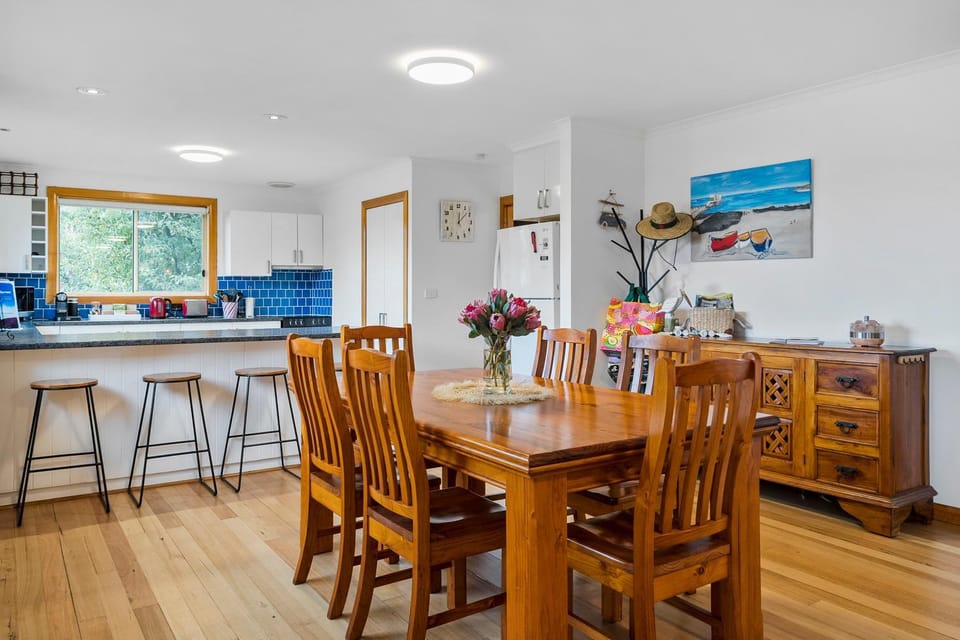 Dining area, hair dresser