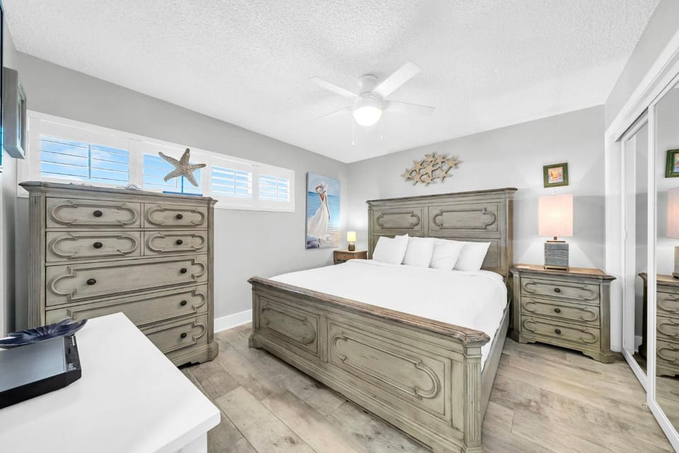 Holiday Surf and Racquet Unit 518 House in Destin