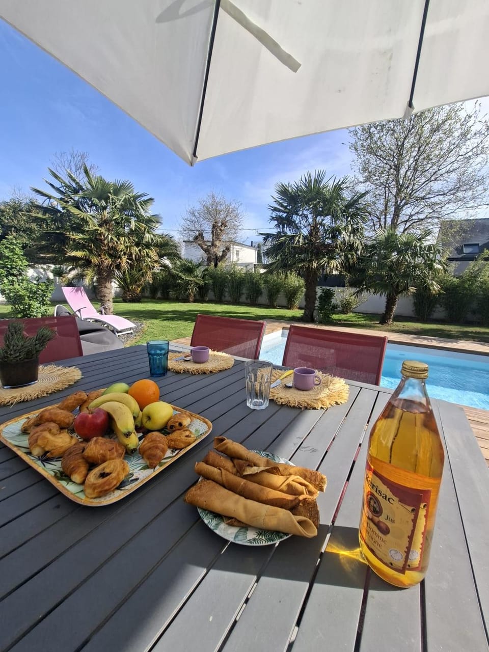 Garden, Dining area, Garden view, Swimming pool, sunbed