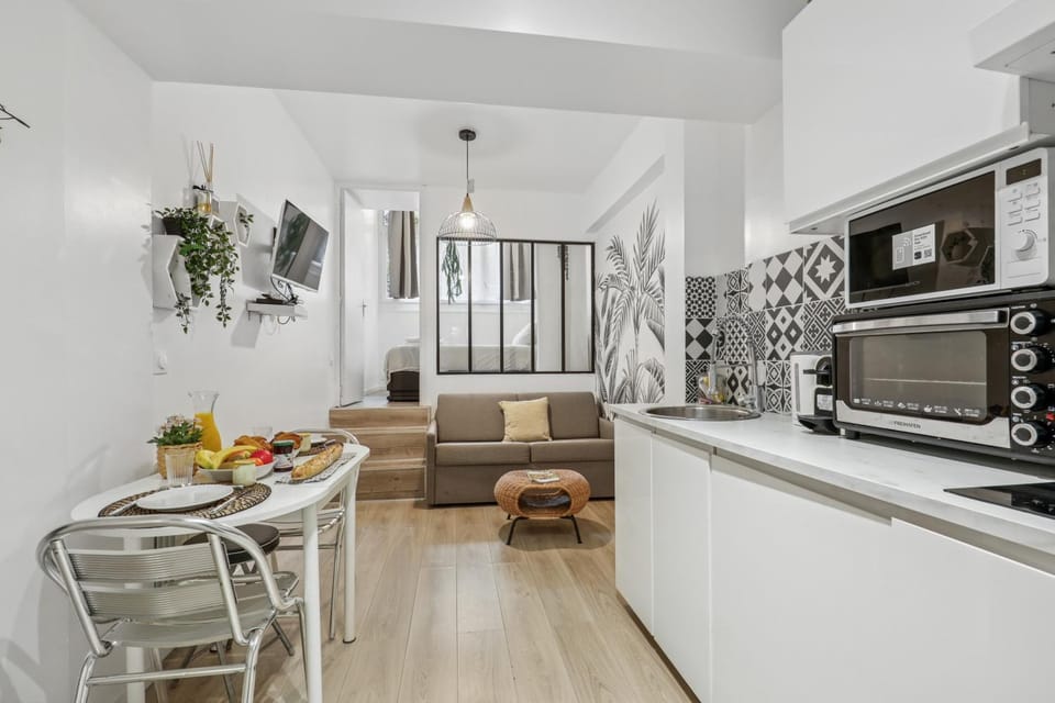 Coffee/tea facilities, Kitchen or kitchenette, Living room, Seating area, Dining area, Food, oven, pet friendly, stove, toaster