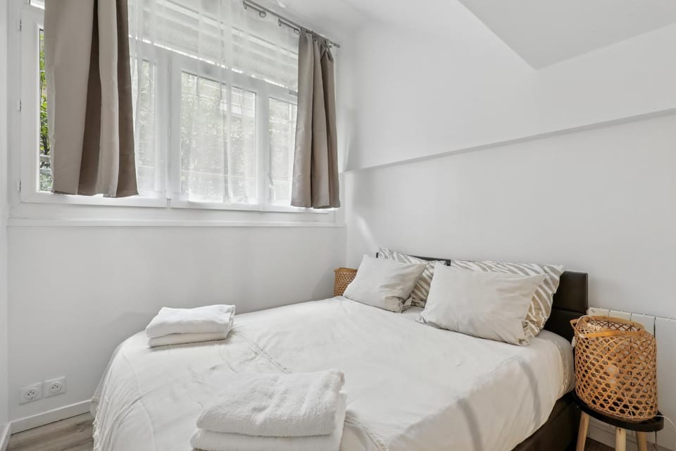 Bed, Photo of the whole room, Bedroom, towels, wardrobe