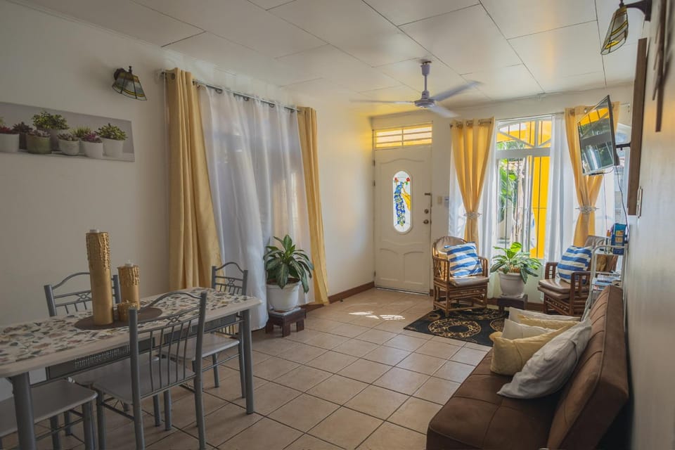 TV and multimedia, Living room, Dining area, fireplace