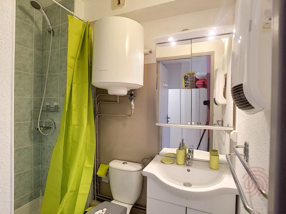 Studio avec balcon - Wifi et animaux acceptés - FR-1-451-197 Apartment in Occitanie