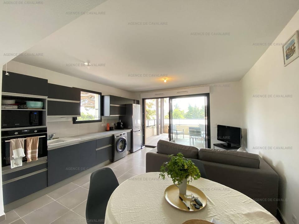 Beau T3 tout confort à 200m de la plage avec clim, terrasse et garage, Cavalaire-sur-Mer - FR-1-100-314 Apartment in Cavalaire-sur-Mer