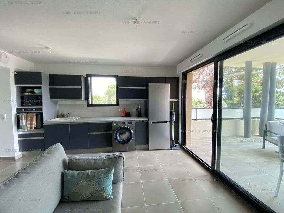 Beau T3 tout confort à 200m de la plage avec clim, terrasse et garage, Cavalaire-sur-Mer - FR-1-100-314 Apartment in Cavalaire-sur-Mer