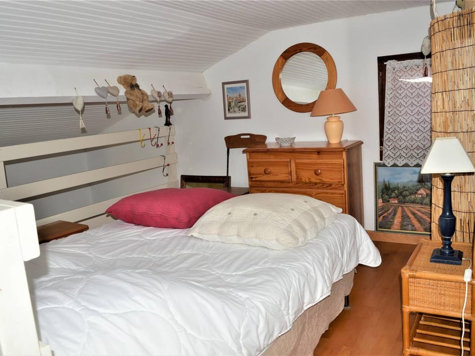 Studio mezzanine avec piscine, parking - 4 pers - Cavalaire - FR-1-226B-166 Apartment in Cavalaire-sur-Mer