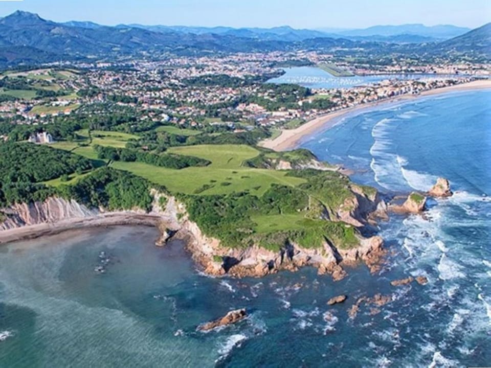 Studio central à Hendaye avec parking, proche commerces et plage - FR-1-2-434 Apartment in Hendaye
