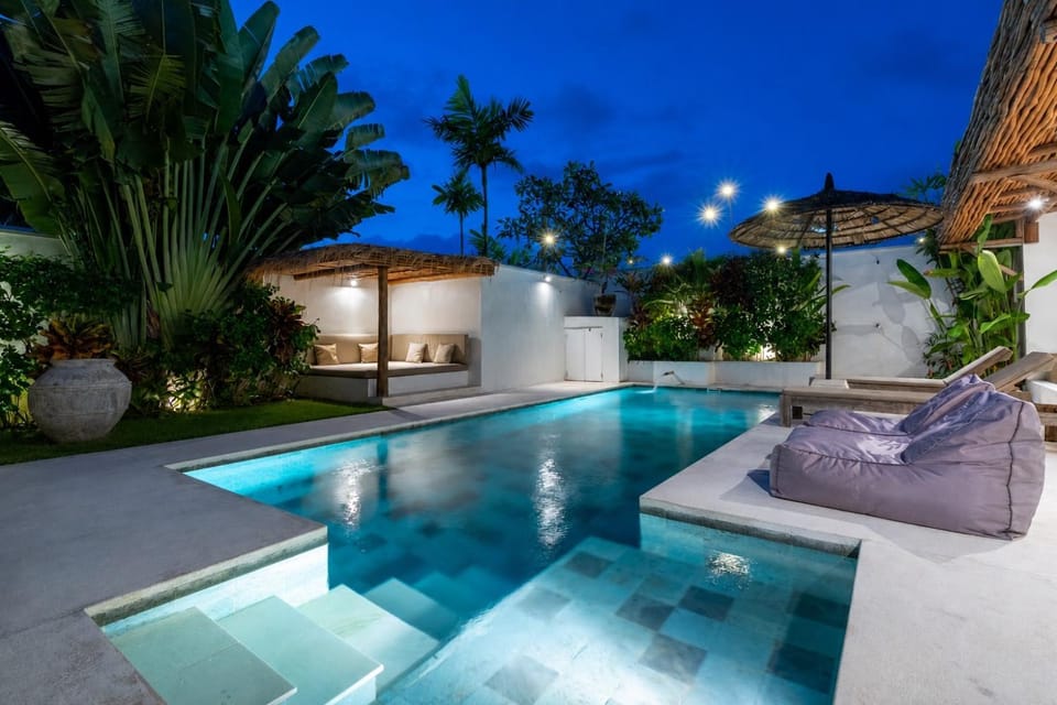 Property building, Patio, Night, Garden, Garden view, Pool view, Swimming pool, sunbed