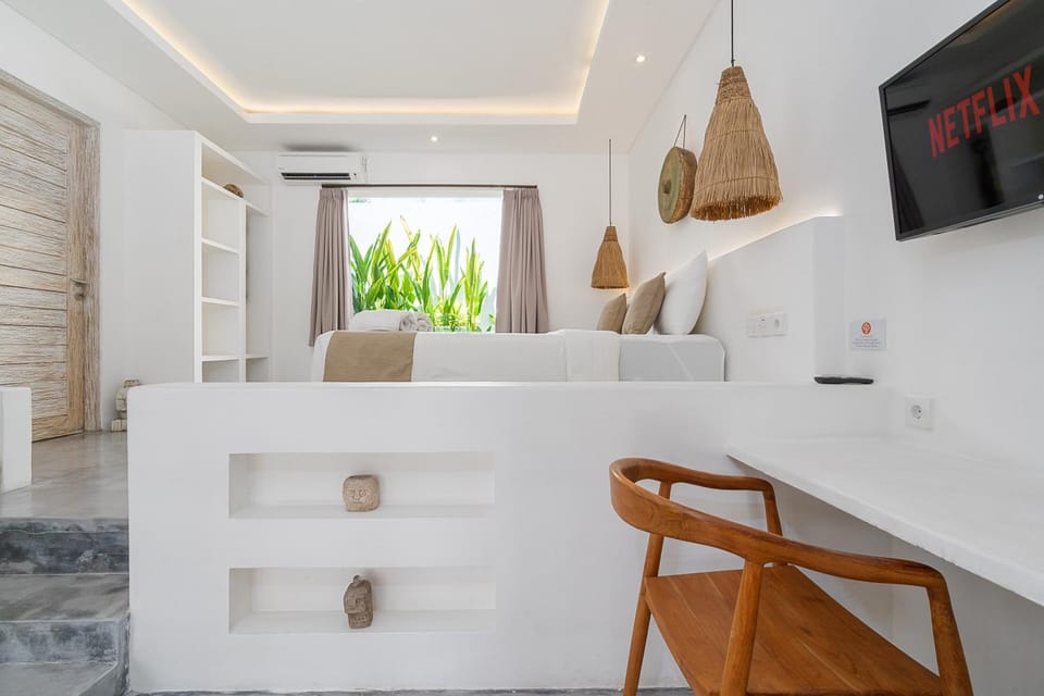 Bed, TV and multimedia, Bedroom