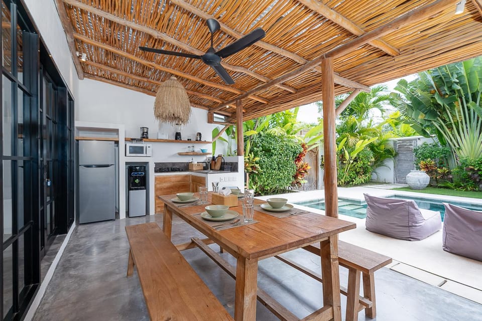 Day, Dining area, Garden view, Pool view