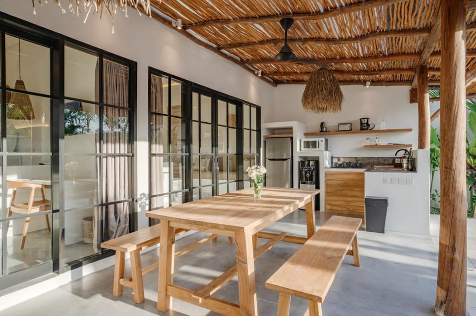 Property building, Dining area, kitchen