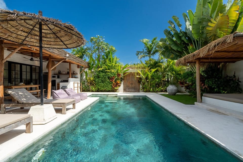 Villa Ruta I - Sumptuous 2BR luxury villa next to Luna BC and Nyanyi beach Villa in Kediri