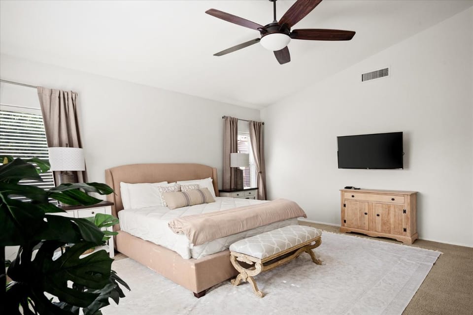 Scottsdale Escape - Pool, Spa, Firepit, & Pool Table House in Phoenix