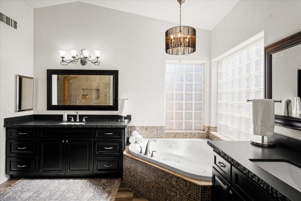 Scottsdale Escape - Pool, Spa, Firepit, & Pool Table House in Phoenix