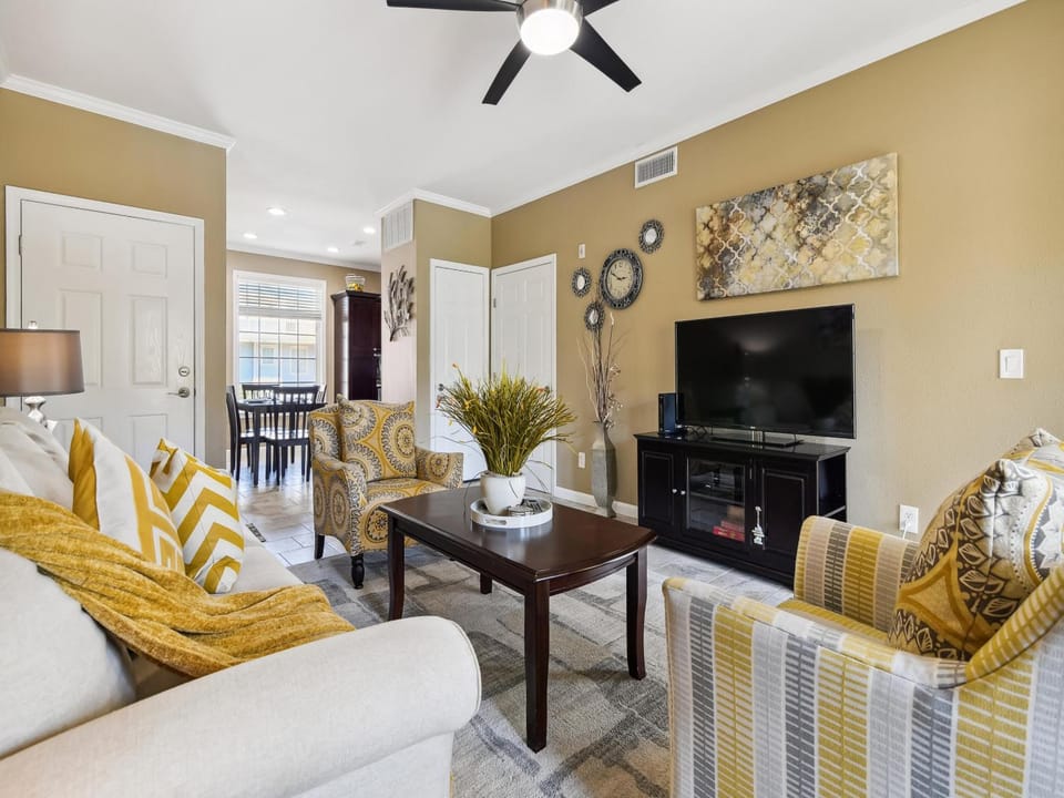 TV and multimedia, Living room, Seating area, Dining area, furniture, air conditioner