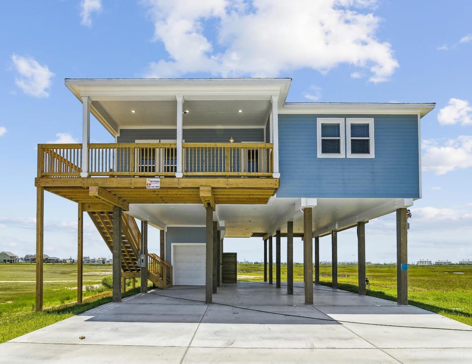 Property building, Balcony/Terrace, Parking