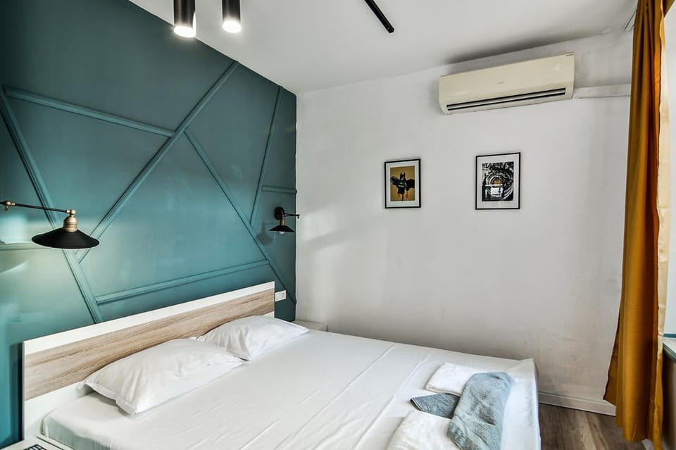 Bed, Photo of the whole room, Bedroom, air conditioner