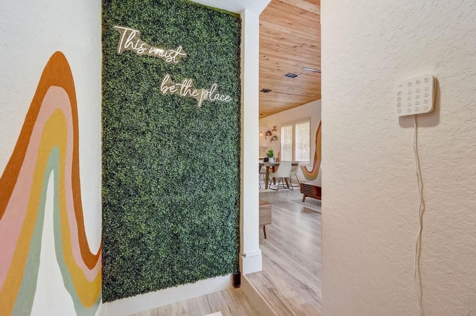 The Retro Retreat - Close to Downtown, Fort Sam House in San Antonio