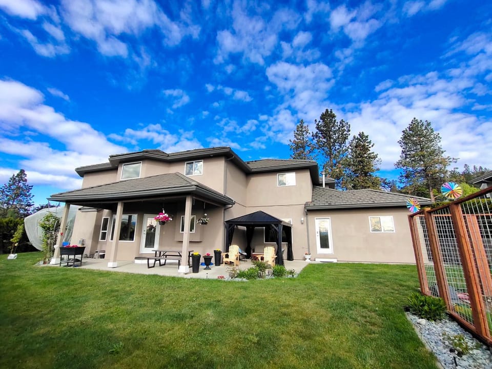 Green Leaf Home Stay Vacation rental in West Kelowna