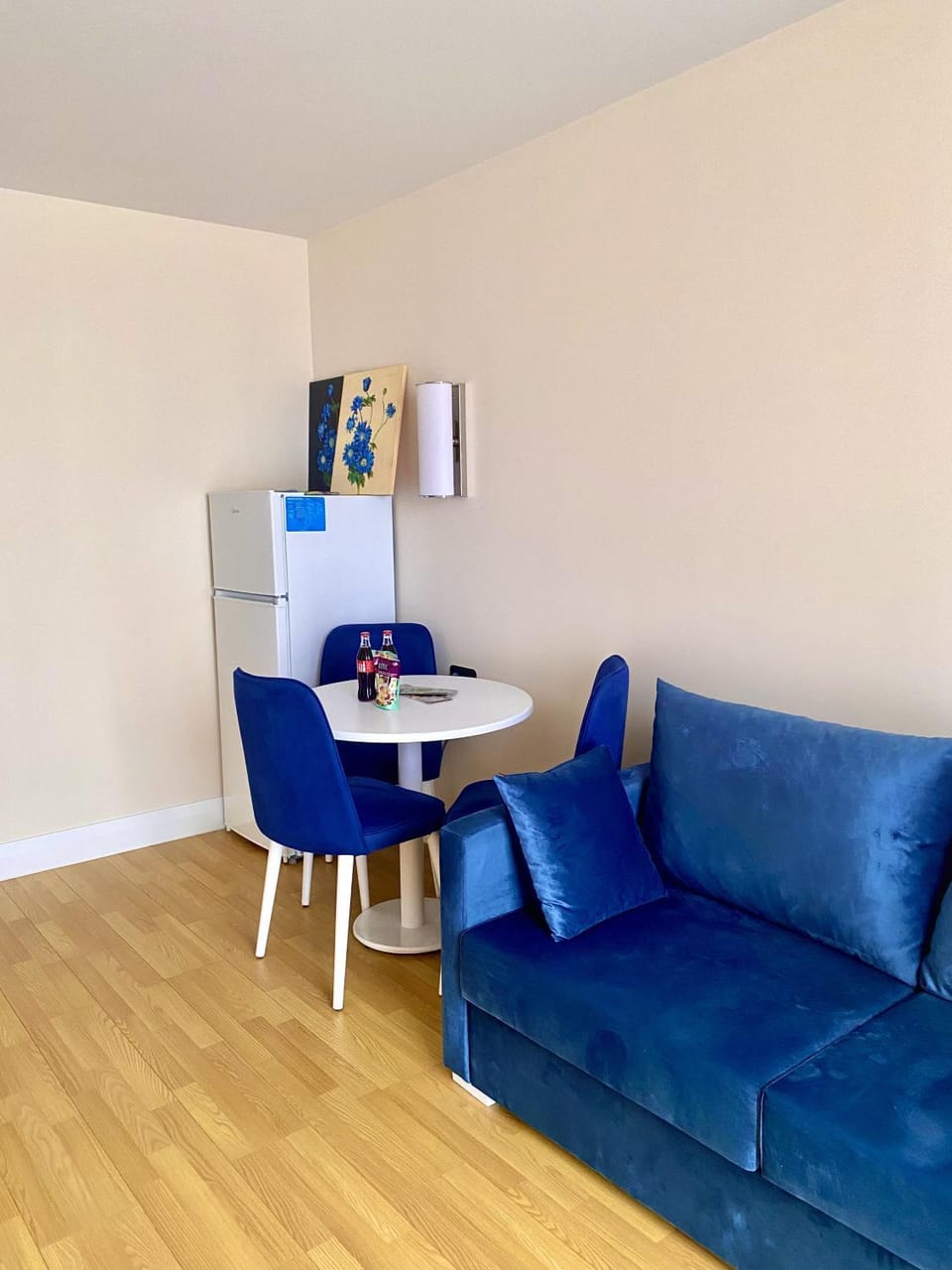 Seating area, Dining area