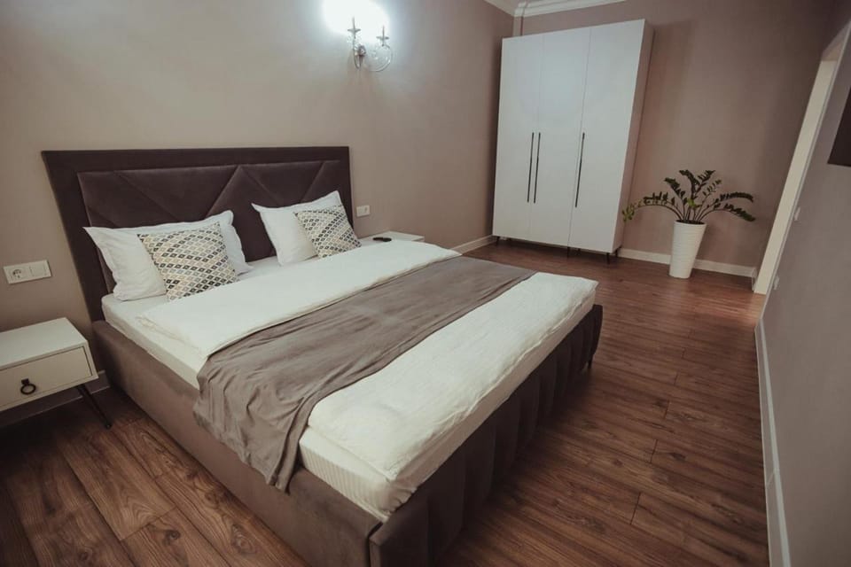 Bed, Photo of the whole room, Bedroom, wardrobe