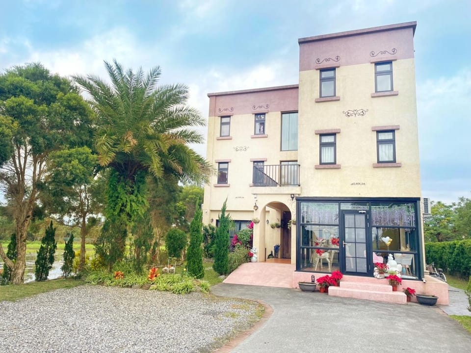 Property building, Garden view, Parking