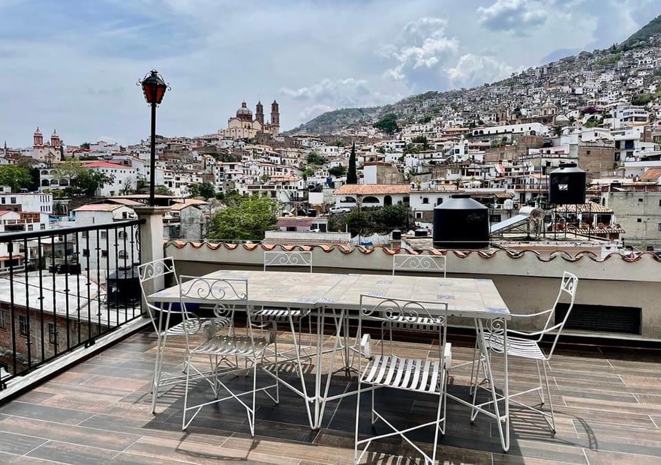 View (from property/room), Balcony/Terrace, City view, Mountain view