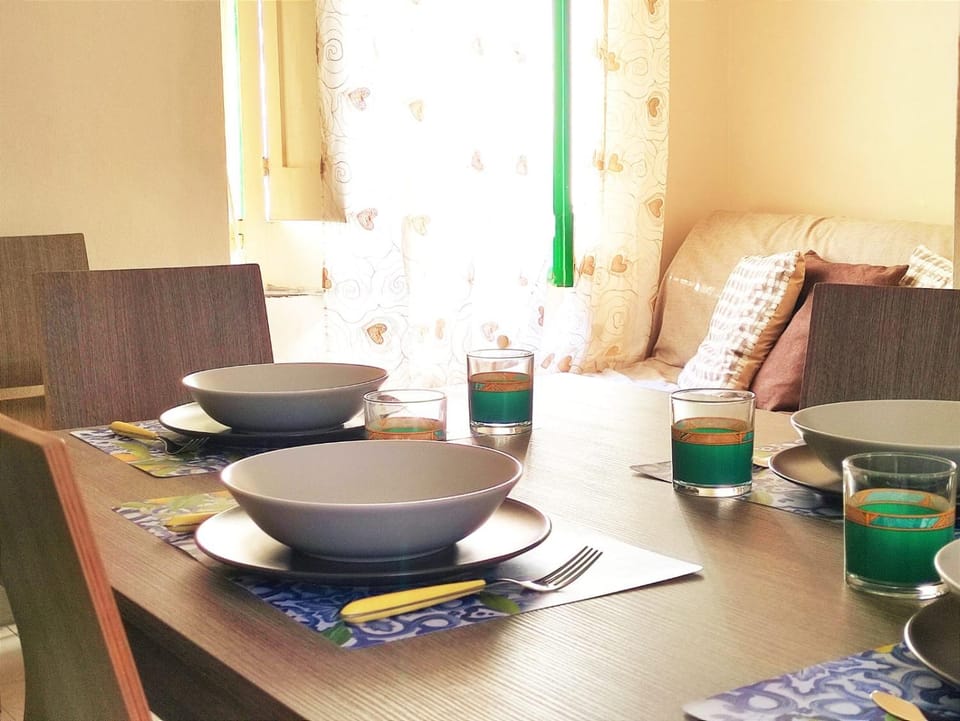 Living room, Dining area