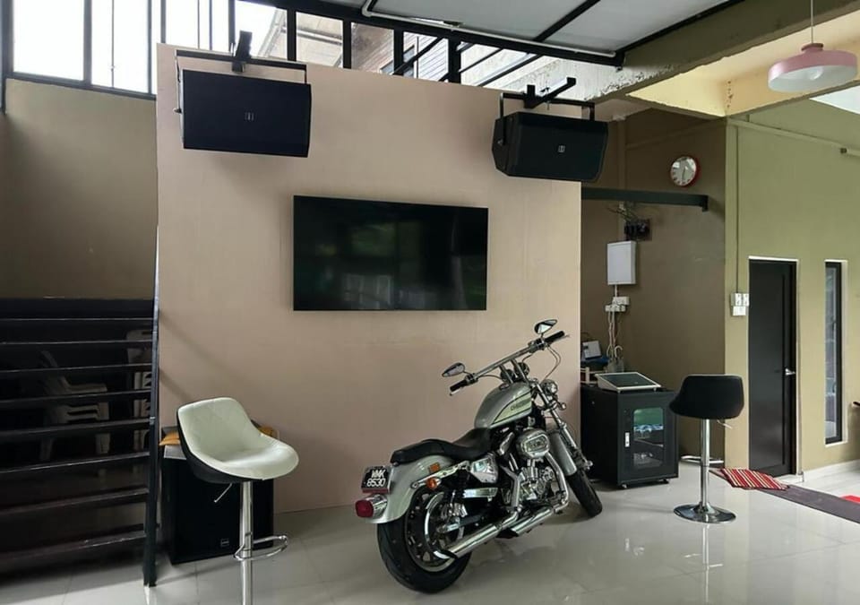 Communal lounge/ TV room