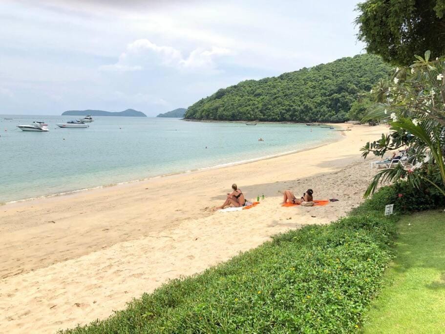 1 bedroom Villa on Ao Yon beach with sea views Villa in Wichit