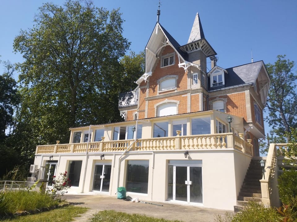 Chambre au Manoir de l'Onde, au bord de l'Yonne, près de Sens Bed and Breakfast in Île-de-France