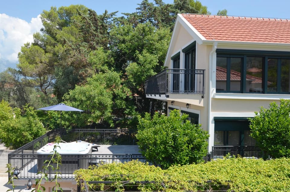 Property building, Balcony/Terrace