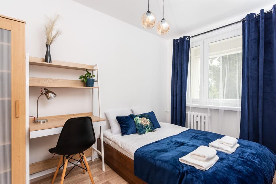 Bed, Photo of the whole room, Bedroom, hair dresser, towels