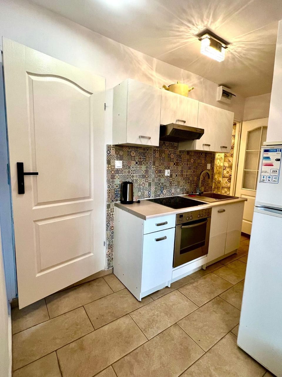 Kitchen or kitchenette, pet friendly, stove